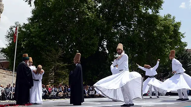 Hz. Mevlana temsili olarak Konya'ya uğurlandı