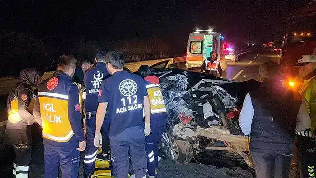 İBB Meclis Üyesi'nin içinde bulunduğu otomobil, otoyolda yayaya çarptı: 1 ölü, 2 yaralı
