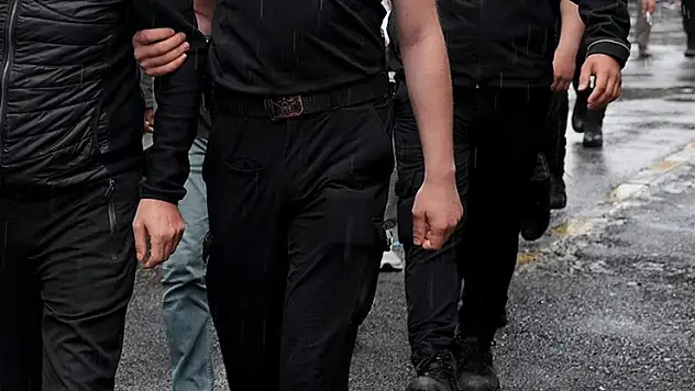 İBB'ye yönelik yolsuzluk soruşturmasında gözaltına alınan şüphelilerin emniyette ifade işlemleri başladı