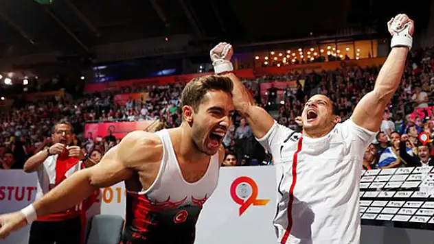 İbrahim Çolak cimnastikte dünya şampiyonluğuna ulaşan ilk Türk sporcu oldu
