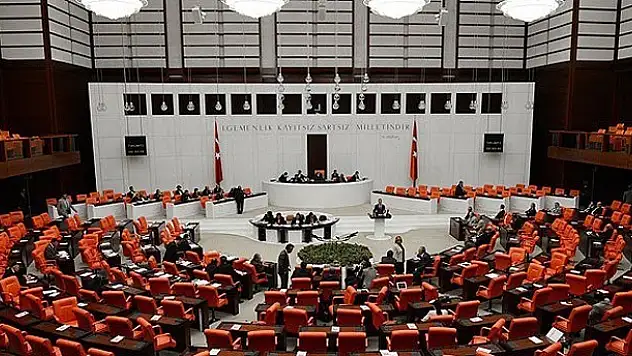İbre 'geçici bakanlar kurulu'ndan yana