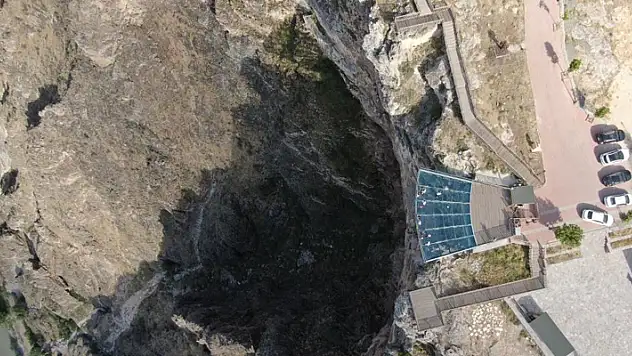 İç Anadolu'nun en yüksek seyir terası, ziyaretçilerine adrenalin dolu anlar yaşatıyor
