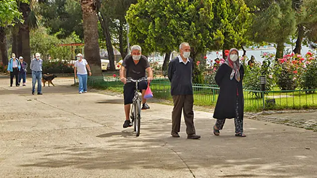 İçişleri: 65 yaş ve üzerine seyahat izni için 29 bin 527 başvuru yapıldı