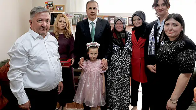 İçişleri Bakanı Ali Yerlikaya, Konya'da şehit ailesini ziyaret etti