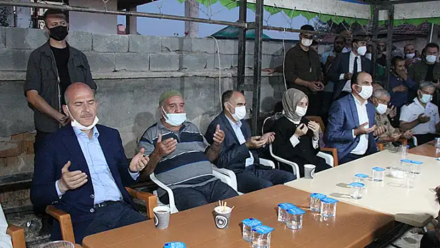 İçişleri Bakanı Soylu, Konya'da silahlı saldırıda öldürülen 7 kişinin yakınlarına taziye ziyaretinde bulundu
