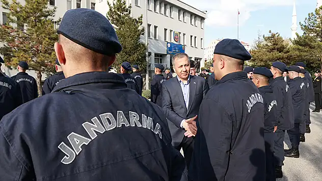 İçişleri Bakanı Yerlikaya, Konya Jandarma Komutanlığını ziyaret etti
