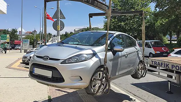 İçişleri Bakanlığı: Park yasağına uymayan araçlar parka çekilmeyecek