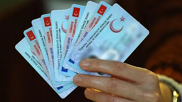 İçişleri duyurdu! Sürücü belgesi bilgileri kimlik kartına aktarılan kişi sayısı 1 milyonu geçti