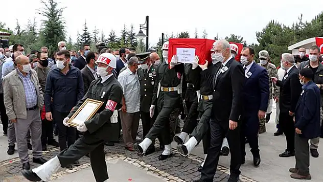 İdlib'de şehit olan Teğmen Canbert Tatar son yolculuğuna uğurlandı