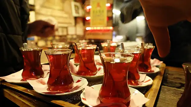 İftar ile sahur arası vazgeçilmez lezzet: 'közde çay'
