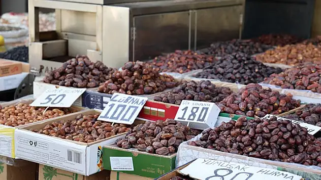 İftar ve sahur sofralarının vazgeçilmezi hurma