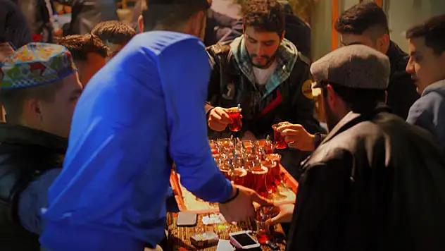 İftardan sahura közde çay keyfi pandemi sonrası devam ediyor
