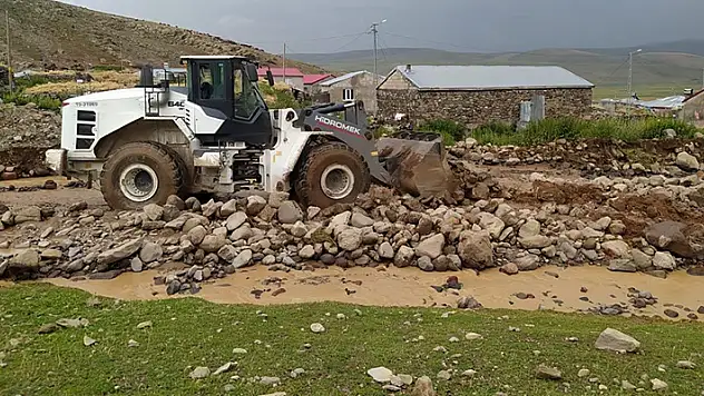 Iğdır'da şiddetli yağmur sonrası köylerde sel yaşandı
