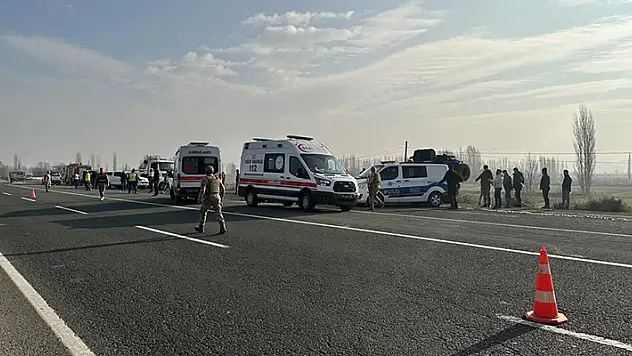 Iğdır'da zırhlı aracın devrilmesi sonucu 12 asker yaralandı

