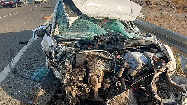 Iğdır'da minibüs otomobille çarpıştı: 3'ü ağır 8 yaralı
