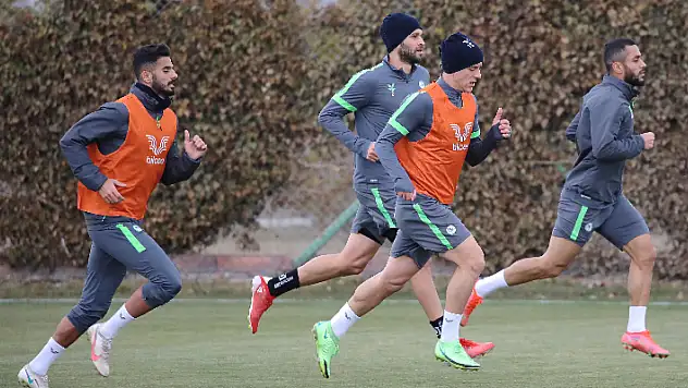 İH Konyaspor çıkış arıyor!