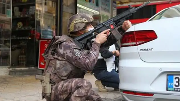 İhbara giden polis ekibine silahla ateş edildi: 1 şehit, 1 yaralı