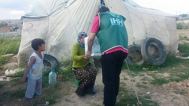 İHH'den Konya ilçelerine bin 250 gıda kolisi yardımı yapıldı