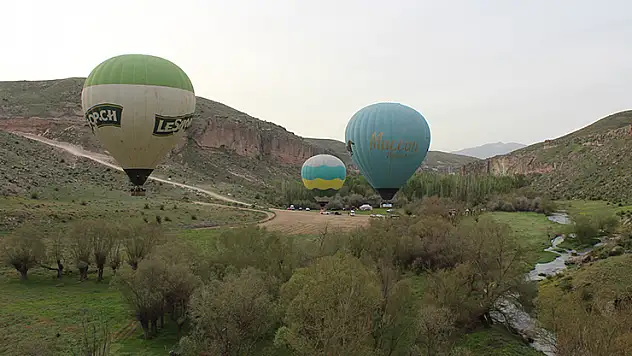 Ihlara Vadisi'nde balonlar, Anneler Günü için havalandı