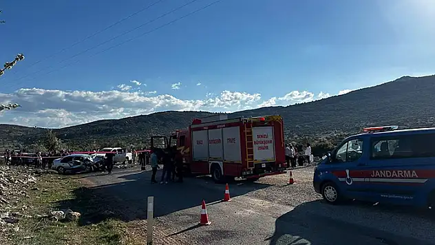 İki aracın çarpıştığı kazada karı koca öldü, kızları ağır yaralandı
