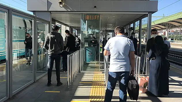 İki ay sonra ilk sefer! Konya'dan YHT seferleri yeniden başladı