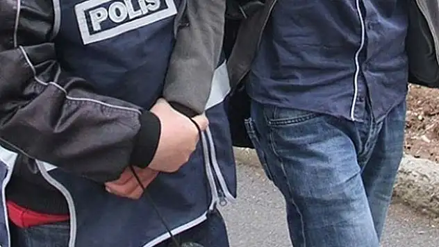 İki Bakanlık'ta FETÖ operasyonu