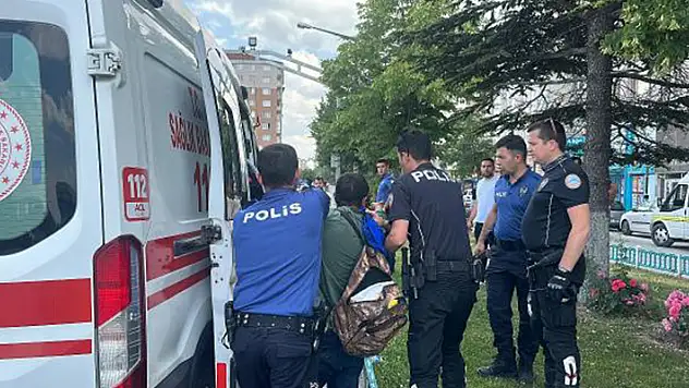 İki çocuğunu dilendiren baba, polise bıçak çekti, ardından kendini yaraladı