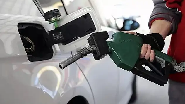 İki günde ikinci zam! Benzin ve motorine dev zam
