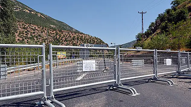 İki ilçe yolu ulaşıma kapatıldı