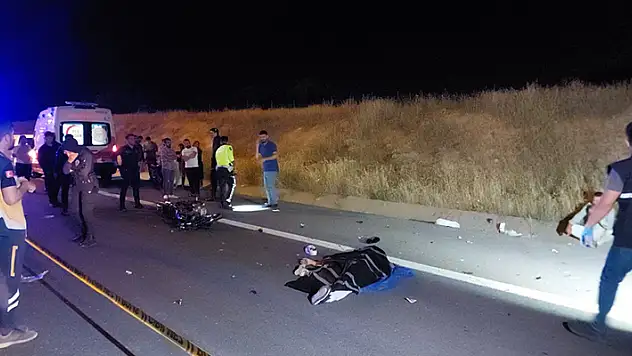 İki motosiklet çarpıştı, 2 sürücü de hayatını kaybetti
