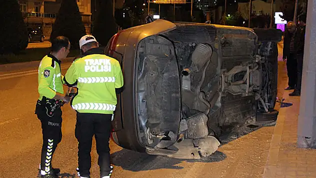 İki otomobil alt geçit çıkışında çarpıştı: 2 yaralı 