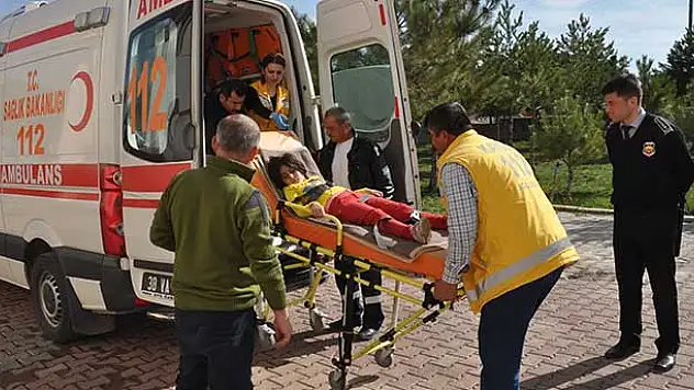 İki otomobil çarpıştı: 5 yaralı