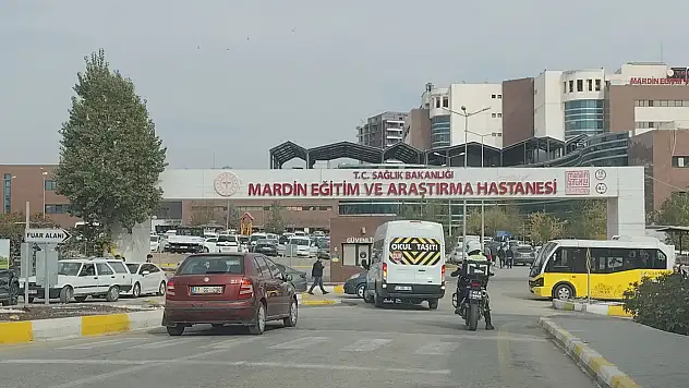İki otomobil kafa kafaya girdi: Çok sayıda yaralı var