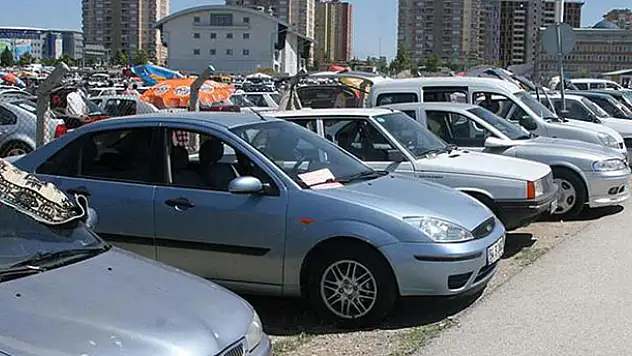 İkinci el araç satışları martta frene bastı