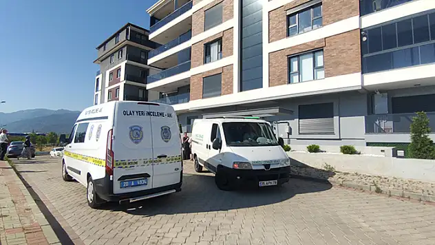 İkinci kattan düşen kadın hayatını kaybetti
