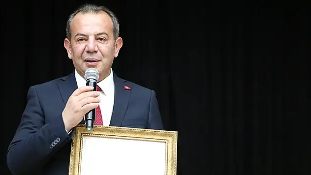 İkinci kez başkan seçilen Tanju Özcan, mazbatasını aldı
