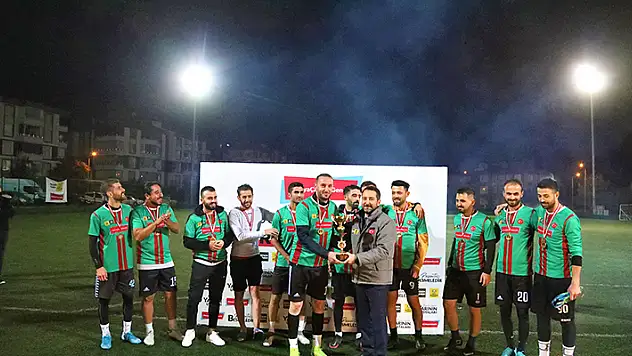 İkincisi düzenlenen Çalışan Gençlik Futbol Turnuvası sona erdi
