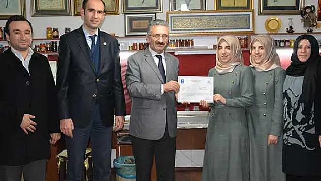İkizlerin üsküp'ten bursa'ya 'ebru' yolculuğu