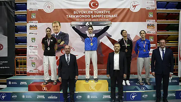 İkra Kayır'dan altın madalya 