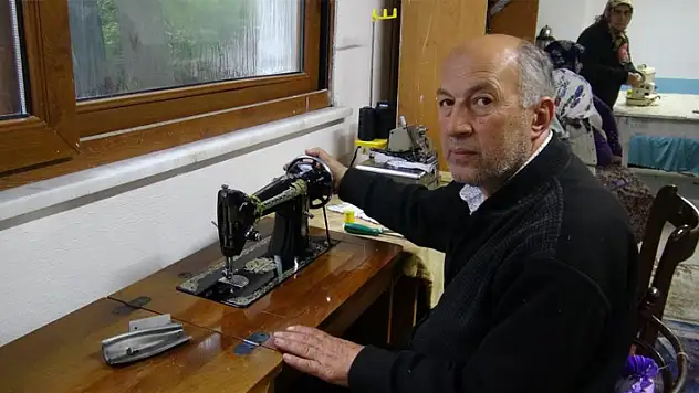 İl il gezerek klasik dikiş makinesi tamiri yapıyor
