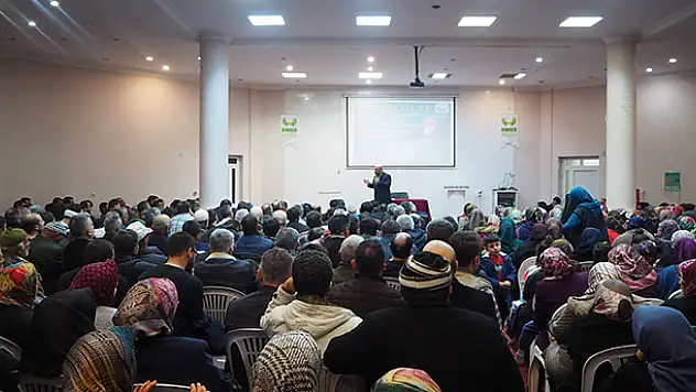 İlahiyatçı yazar Döngeloğlu Bozkır'da Kur'an ve sünnet bütünlüğünü anlattı