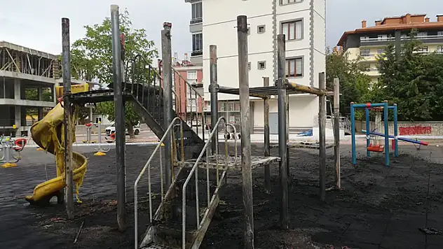 İlçedeki çocuk parkına zarar verenler Karatay Belediye Başkanı Kılca'yı isyan ettirdi