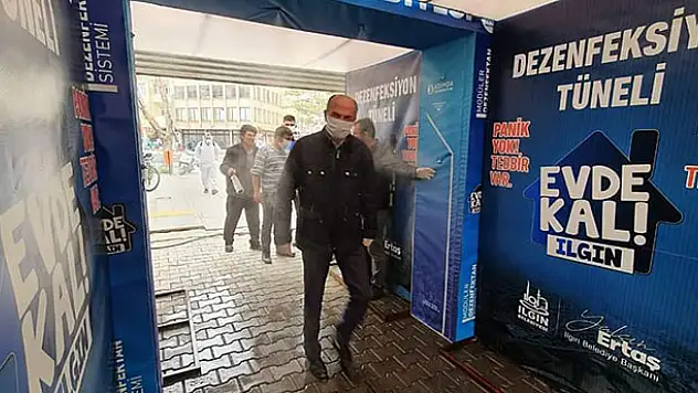 Ilgın Belediyesi kapalı sebze pazarına dezenfeksiyon tüneli kurdu