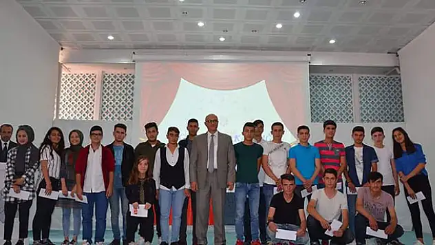 Ilgın'da başarılı öğrenciler ödüllendirildi