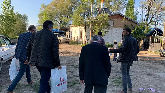 Ilgın'da evi yanan aileye Gönül Köprüsü Derneği'nden yardım eli
