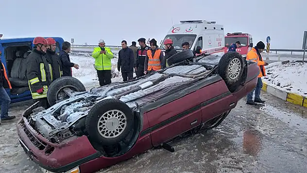 Ilgın'da otomobil devrildi: 2 yaralı