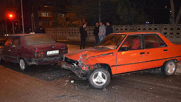 Ilgın'da zincirleme trafik kazası: 1 yaralı