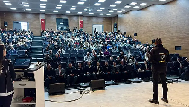 Ilgın'da öğretmenlere yönelik 'Narkotik Polisi Anne' semineri verildi
