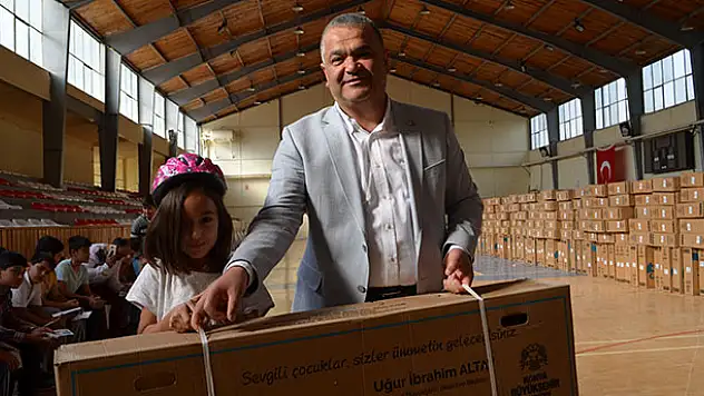 Ilgınlı çocuklar bisikletlerine kavuştu