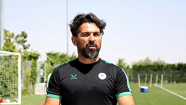 İlhan Palut'a 'Türk futbolunda fark yaratan teknik direktör' ödülü verildi